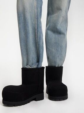 Women's Black Platform Winter Boots - Brand Unspecified